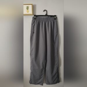 Under Armour pants men  Size XL Gray Straight Leg With Zipper Pockets Quick Dry